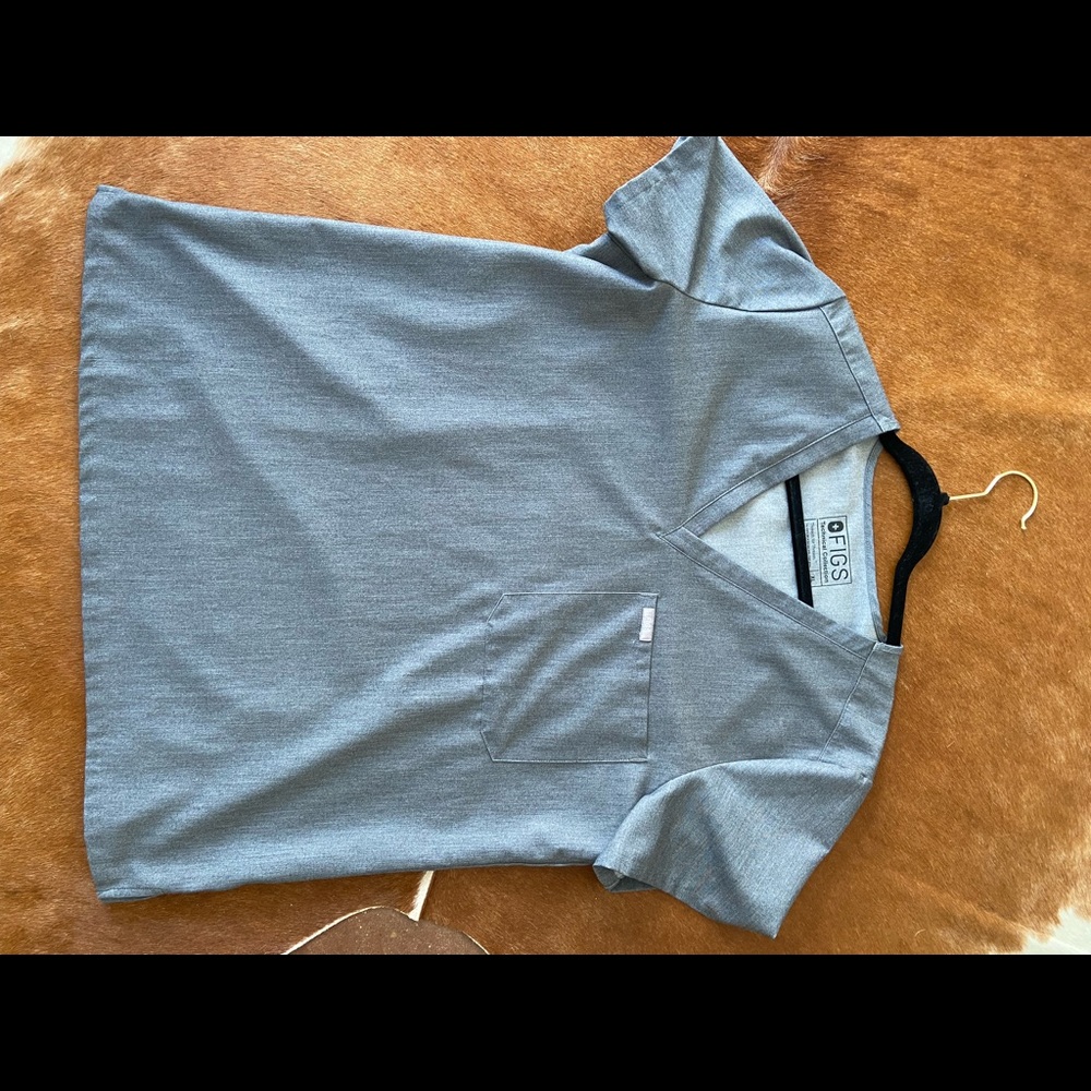 Figs scrub top